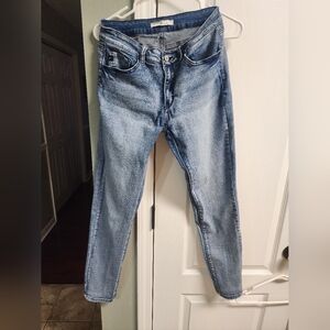 Kan Can Straight Legged Skinny Jeans